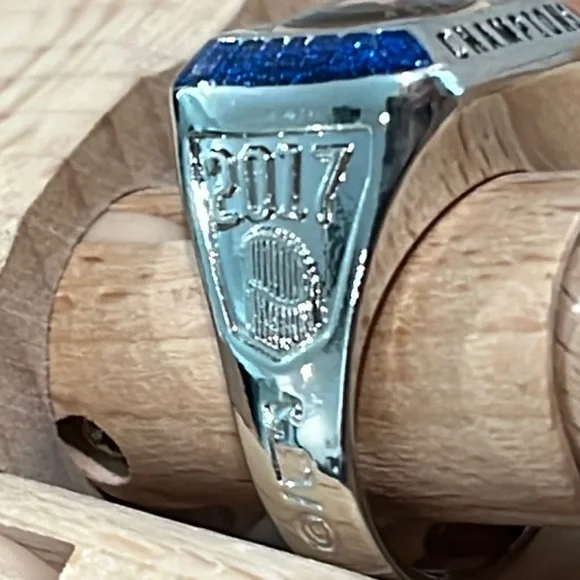 Houston Astros Commemorative 2017 World Series Champions Ring - Picture 4 of 11